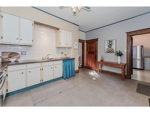 33 Henry Street, Cambridge, ON - Indoor Photo Showing Kitchen