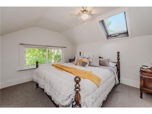 33 Henry Street, Cambridge, ON - Indoor Photo Showing Bedroom