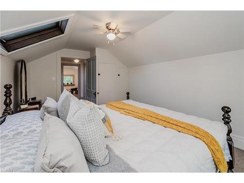 33 Henry Street, Cambridge, ON - Indoor Photo Showing Bedroom