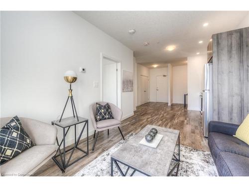 603-1438 Highland Road W, Kitchener, ON - Indoor Photo Showing Living Room