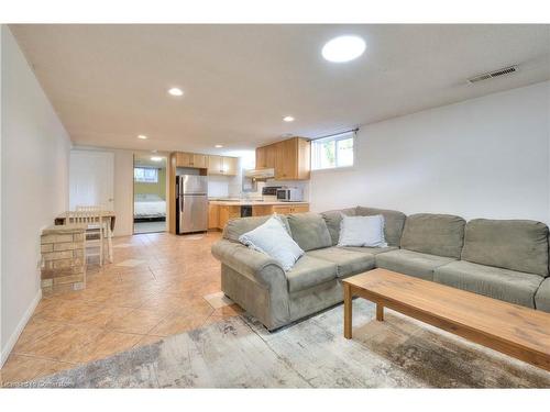 860 Guelph Street, Kitchener, ON - Indoor Photo Showing Living Room