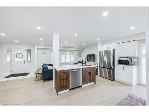 2035 Old Mill Road, Kitchener, ON - Indoor Photo Showing Kitchen