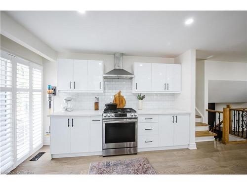 2035 Old Mill Road, Kitchener, ON - Indoor Photo Showing Kitchen