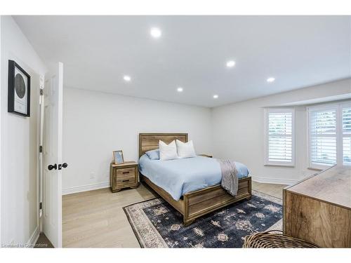 2035 Old Mill Road, Kitchener, ON - Indoor Photo Showing Bedroom