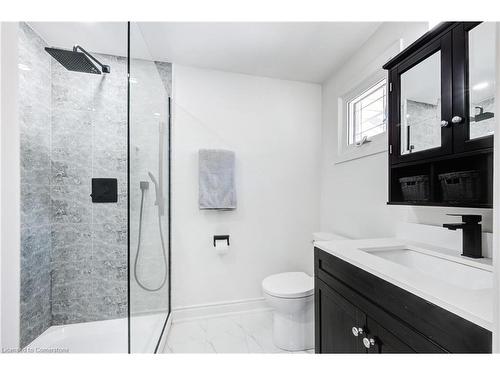 2035 Old Mill Road, Kitchener, ON - Indoor Photo Showing Bathroom