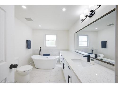 2035 Old Mill Road, Kitchener, ON - Indoor Photo Showing Bathroom