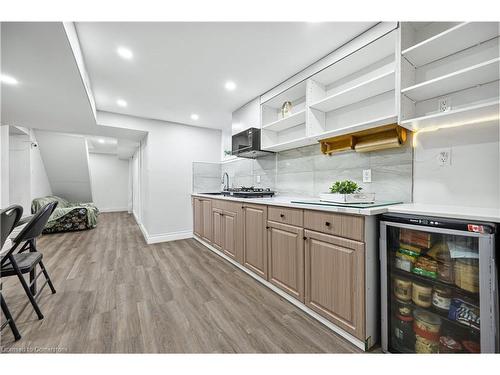 33 3 Avenue, Cambridge, ON - Indoor Photo Showing Kitchen