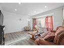 33 3 Avenue, Cambridge, ON  - Indoor Photo Showing Living Room 