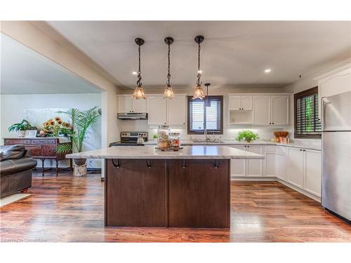 242 Huck Crescent, Kitchener, ON - Indoor Photo Showing Kitchen