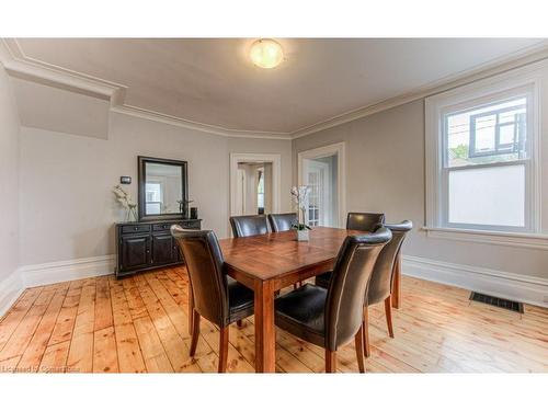 82 Bond Street, Cambridge, ON - Indoor Photo Showing Bathroom