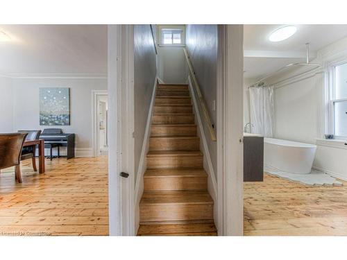 82 Bond Street, Cambridge, ON - Indoor Photo Showing Laundry Room