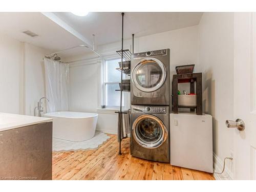 82 Bond Street, Cambridge, ON - Indoor Photo Showing Laundry Room