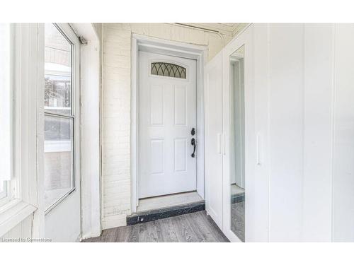 82 Bond Street, Cambridge, ON - Indoor Photo Showing Kitchen