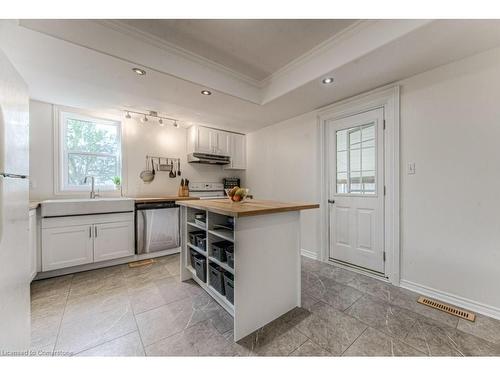 82 Bond Street, Cambridge, ON - Indoor Photo Showing Kitchen