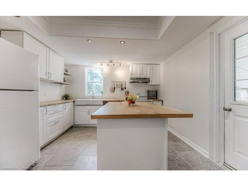 82 Bond Street, Cambridge, ON - Indoor Photo Showing Kitchen