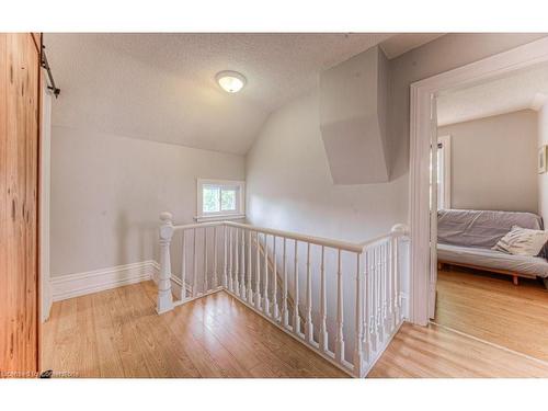 82 Bond Street, Cambridge, ON - Indoor Photo Showing Bedroom