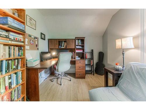 82 Bond Street, Cambridge, ON - Indoor Photo Showing Bedroom