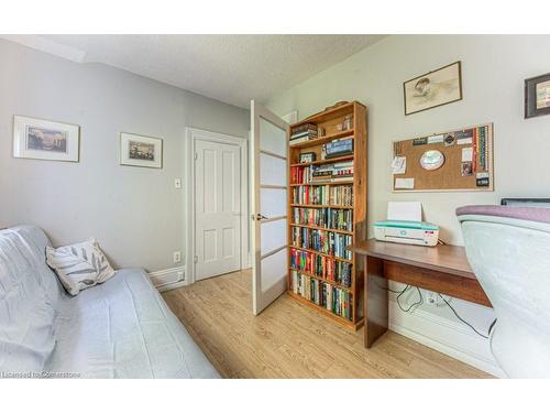 82 Bond Street, Cambridge, ON - Indoor Photo Showing Bedroom