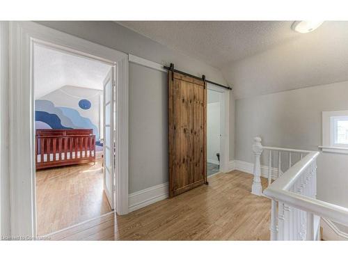 82 Bond Street, Cambridge, ON - Indoor Photo Showing Bathroom