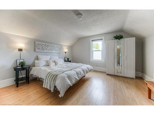 82 Bond Street, Cambridge, ON - Indoor Photo Showing Bedroom