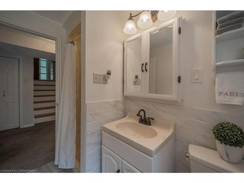 43 Kenmore Avenue, Cambridge, ON - Indoor Photo Showing Bathroom