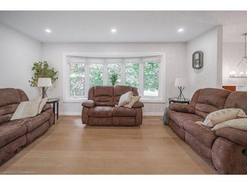 43 Kenmore Avenue, Cambridge, ON - Indoor Photo Showing Living Room