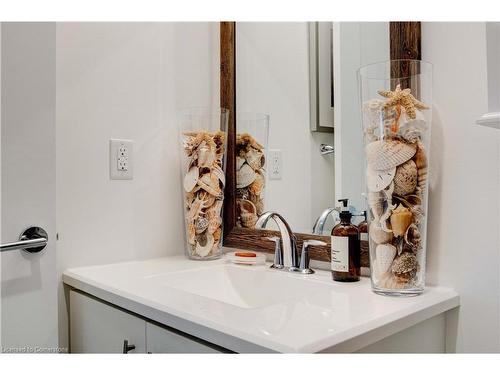 709-155 Caroline Street S, Waterloo, ON - Indoor Photo Showing Laundry Room