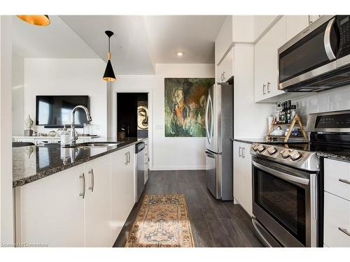 709-155 Caroline Street S, Waterloo, ON - Indoor Photo Showing Kitchen