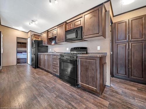 319-1501 Line 8 Road, Niagara-On-The-Lake, ON - Indoor Photo Showing Kitchen