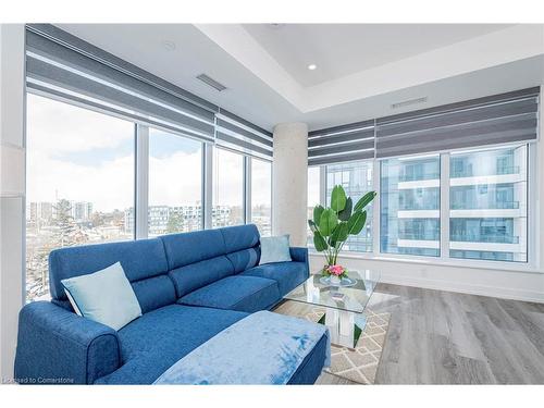 612-15 Wellington Street S, Kitchener, ON - Indoor Photo Showing Living Room