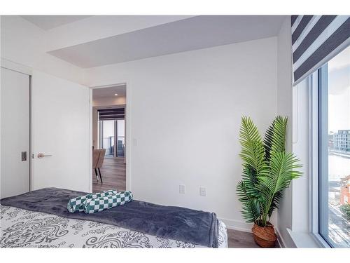 612-15 Wellington Street S, Kitchener, ON - Indoor Photo Showing Bedroom