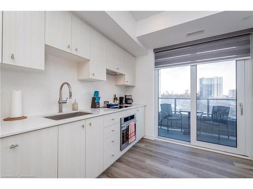 612-15 Wellington Street S, Kitchener, ON - Indoor Photo Showing Kitchen With Upgraded Kitchen