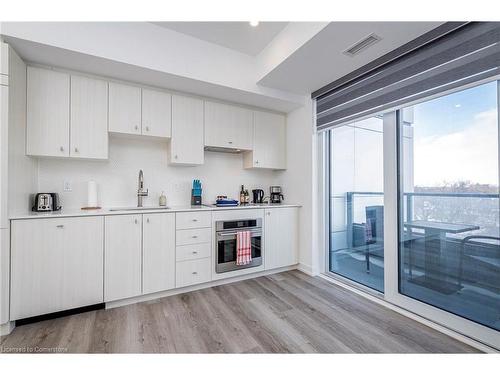 612-15 Wellington Street S, Kitchener, ON - Indoor Photo Showing Kitchen