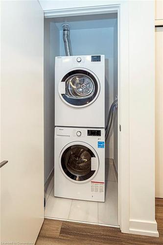 1806-5 Wellington Street S, Kitchener, ON - Indoor Photo Showing Laundry Room