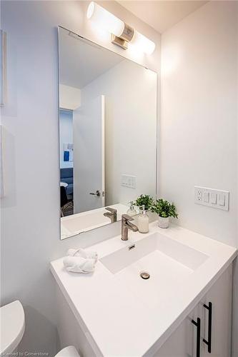 1806-5 Wellington Street S, Kitchener, ON - Indoor Photo Showing Bathroom