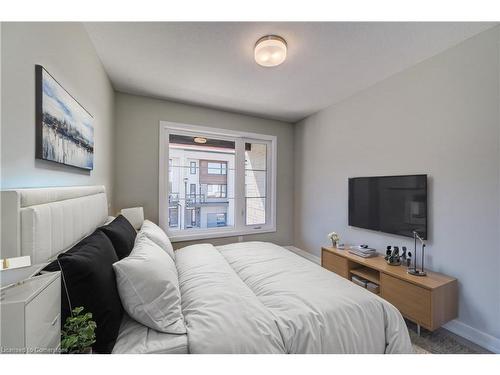 15-350 River Road, Cambridge, ON - Indoor Photo Showing Bedroom