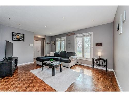 62 Ripley Crescent, Kitchener, ON - Indoor Photo Showing Living Room