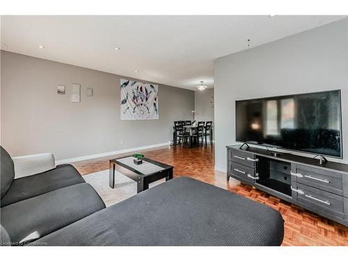 62 Ripley Crescent, Kitchener, ON - Indoor Photo Showing Living Room