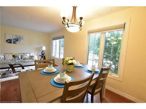 141 Fenwick Court, Kitchener, ON - Indoor Photo Showing Dining Room