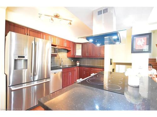 141 Fenwick Court, Kitchener, ON - Indoor Photo Showing Kitchen