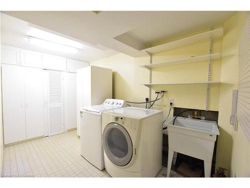 141 Fenwick Court, Kitchener, ON - Indoor Photo Showing Laundry Room