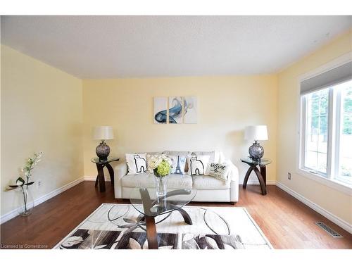 141 Fenwick Court, Kitchener, ON - Indoor Photo Showing Living Room