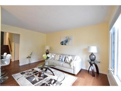 141 Fenwick Court, Kitchener, ON - Indoor Photo Showing Living Room