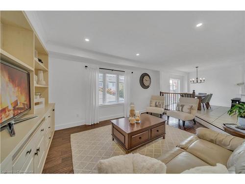 15 Yarrow Court, Kitchener, ON - Indoor Photo Showing Living Room