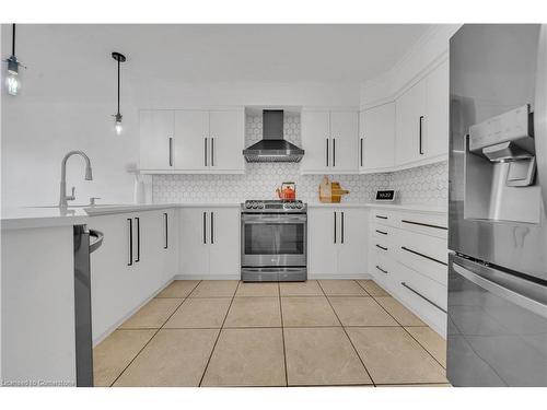 15 Yarrow Court, Kitchener, ON - Indoor Photo Showing Kitchen With Upgraded Kitchen