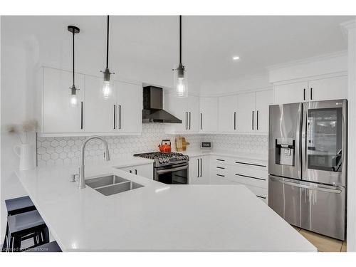 15 Yarrow Court, Kitchener, ON - Indoor Photo Showing Kitchen With Double Sink With Upgraded Kitchen