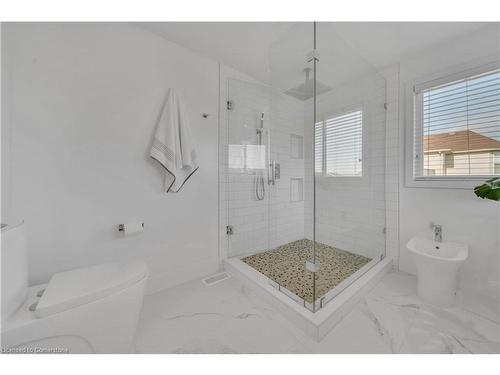 15 Yarrow Court, Kitchener, ON - Indoor Photo Showing Bathroom