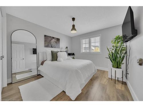 15 Yarrow Court, Kitchener, ON - Indoor Photo Showing Bedroom