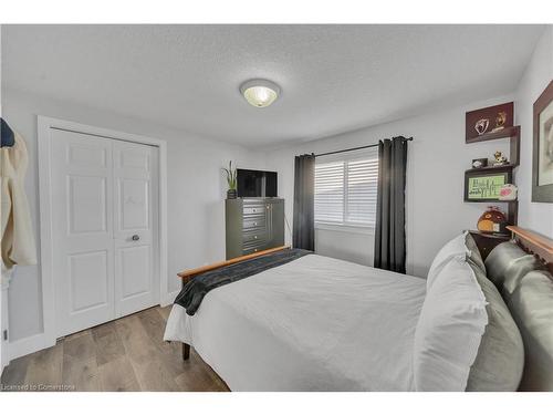 15 Yarrow Court, Kitchener, ON - Indoor Photo Showing Bedroom