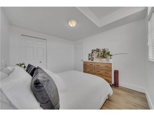 15 Yarrow Court, Kitchener, ON - Indoor Photo Showing Bedroom